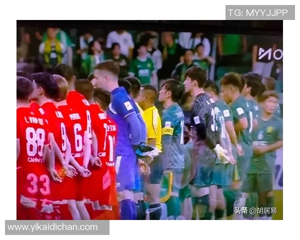 足球明星归队引发热议球迷期待新赛季精彩表现